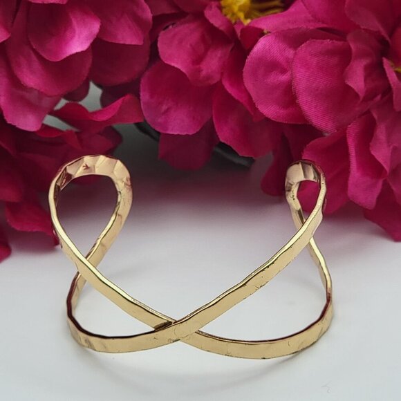 Hammered Gold Tone Open Work Infinity Cuff Bracelet 7 Inch Roman Gladiator - Picture 1 of 5